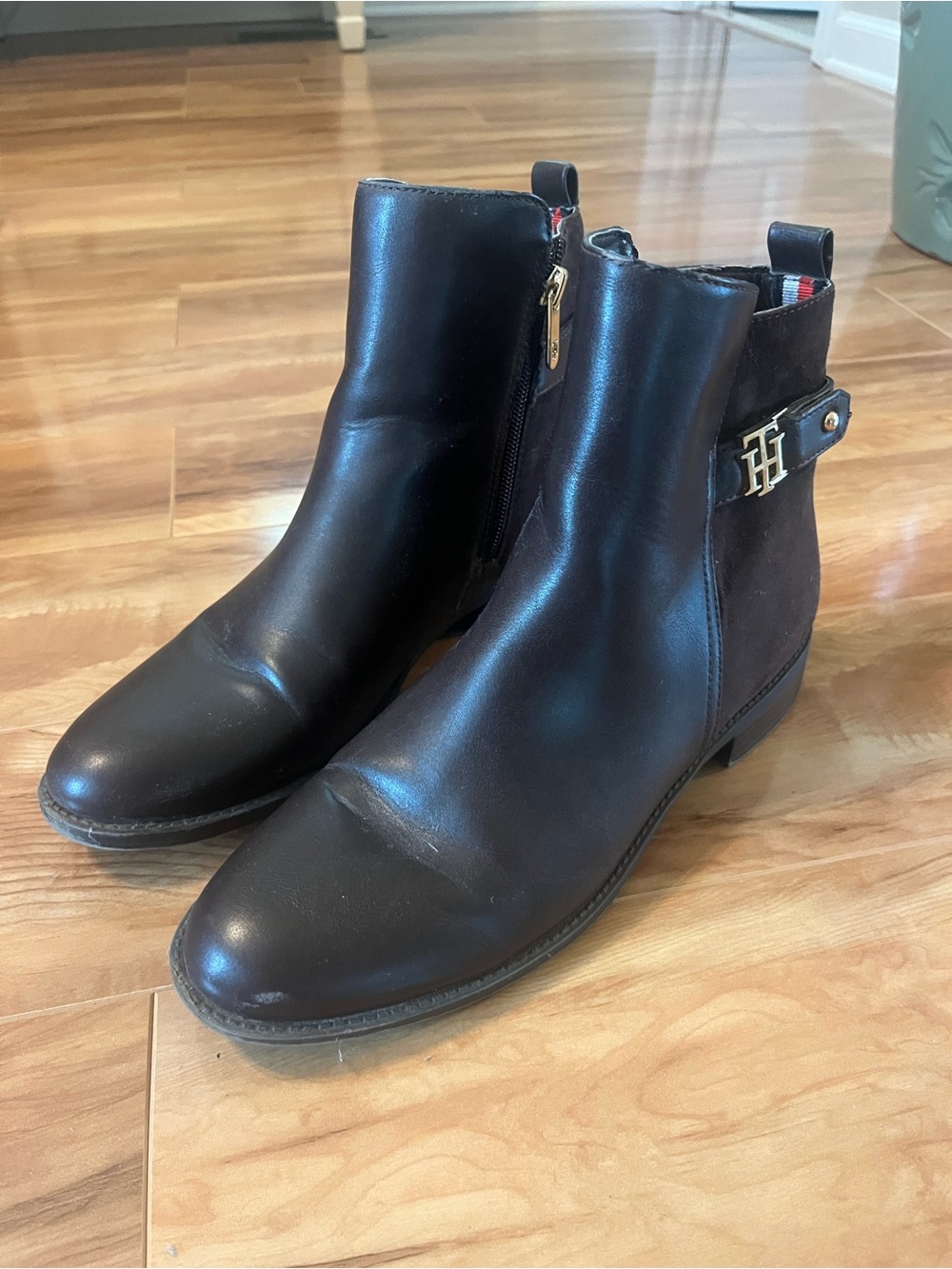 Tommy Hilfiger Women’s Brown Leather Zip Ankle Boots